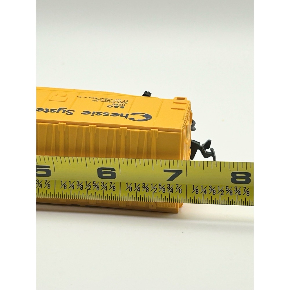 HO Scale Bachmann Chessie System B&O 11098 Yellow Box Car Freight Train - Picture 4 of 7